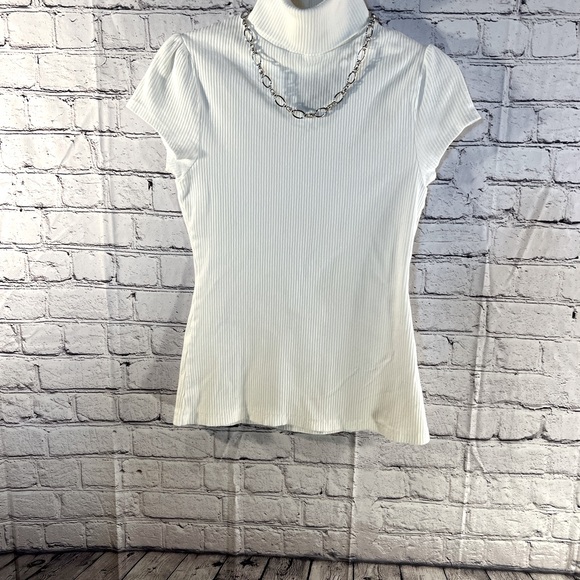 No Boundaries. Ladies white pull on turtleneck short sleeves top. Size Large. - Picture 4 of 6